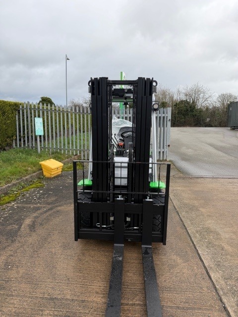 Cesab/Toyota M330DV Diesel Powered - Image 3